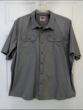 Wrangler Men's Short-Sleeve Gray Button-Front Shirt- Size 2XL